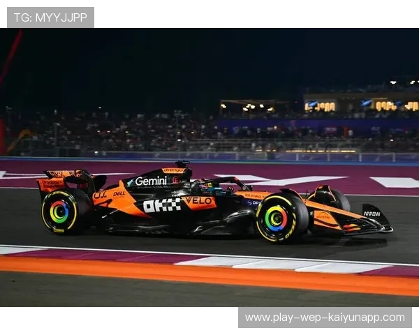 F1日本大奖赛：维斯塔潘再度夺冠，汉密尔顿痛失机会